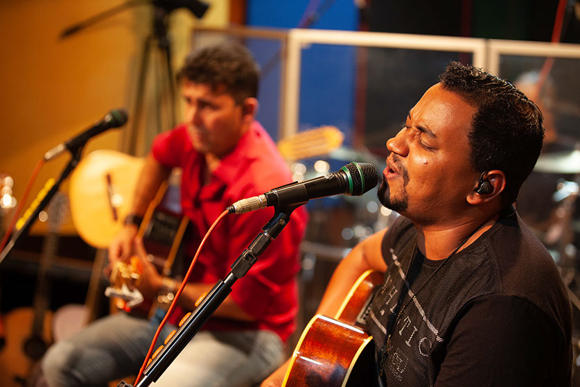 singer-acoustic